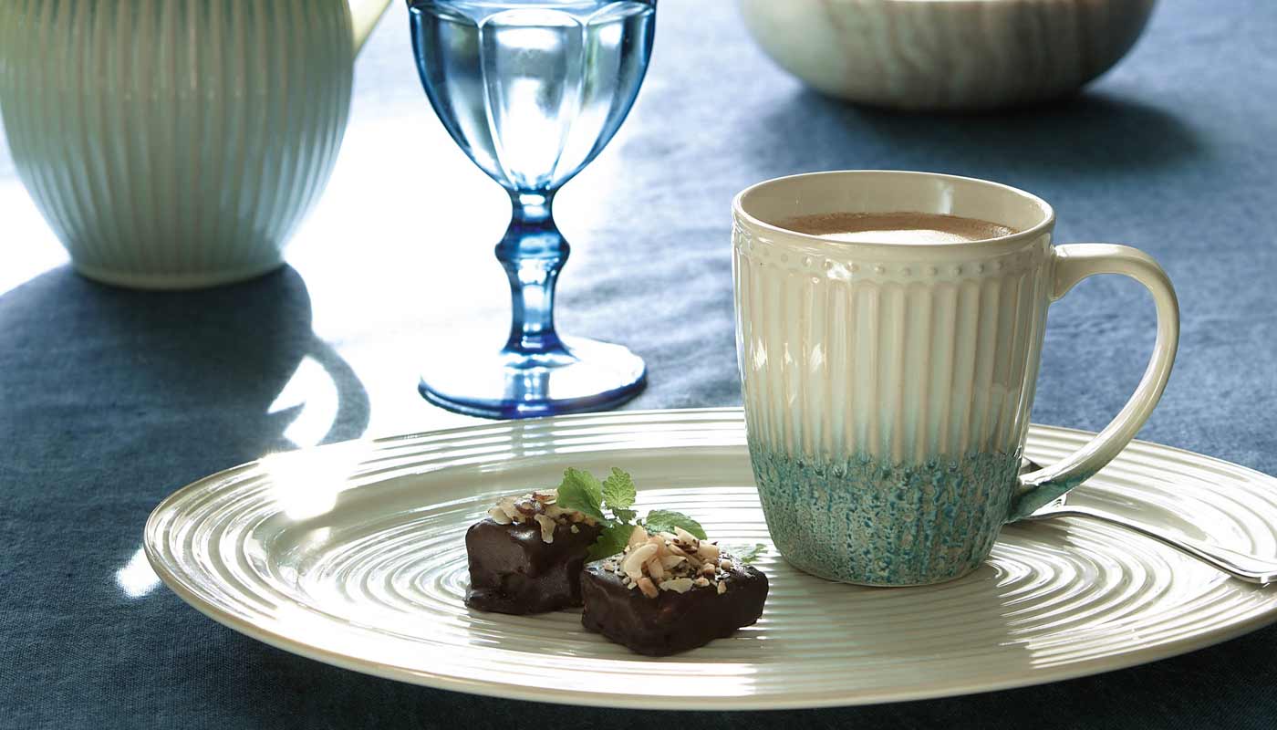 greengate neue alice Tasse auf Teller