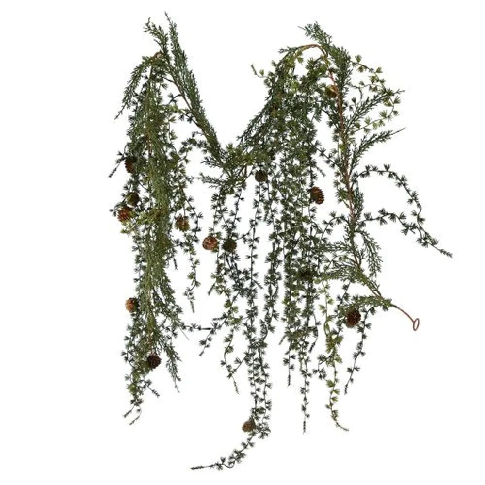 Die Alsaba Home Künstliche Tannengirlande mit Zapfen, 180 cm, zeigt naturgetreues grünes Laub und kleine braune Zapfen vor weißem Hintergrund.
