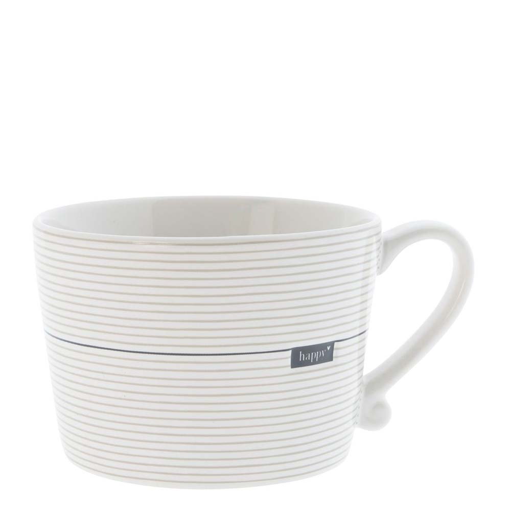 Die „Bastion Collections – Tasse Happy Titane“ ist eine weiße Keramiktasse mit dünnen horizontalen schwarzen Streifen und dem Wort „Happy“ auf einer Seite.