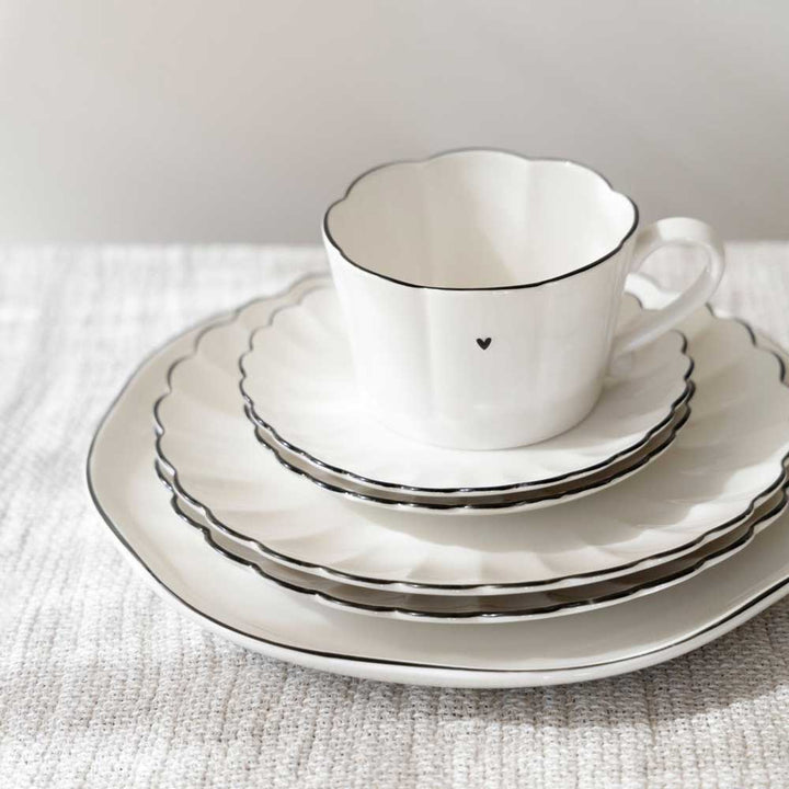 Bastion Collections - Tasse Herz schwarzer Rand Ruffle