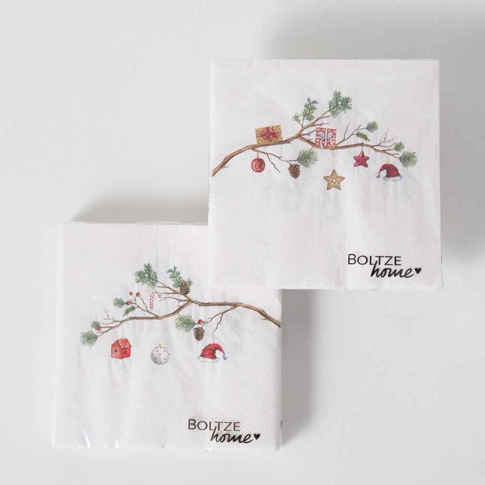 Zwei Papierservietten mit festlichem Zweigmotiv, verziert mit Ornamenten und dem Text „Boltze Home“ in der Ecke.