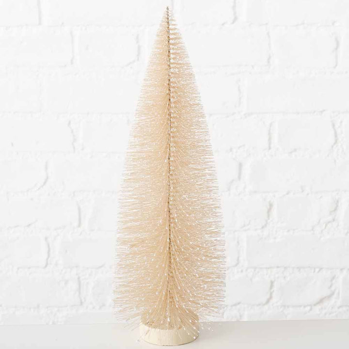 Boltze - Weihnachtsbaum Vintage Pastell auf Holzsockel, 40 cm hoch, vor einer weißen Ziegelwand im Hintergrund.