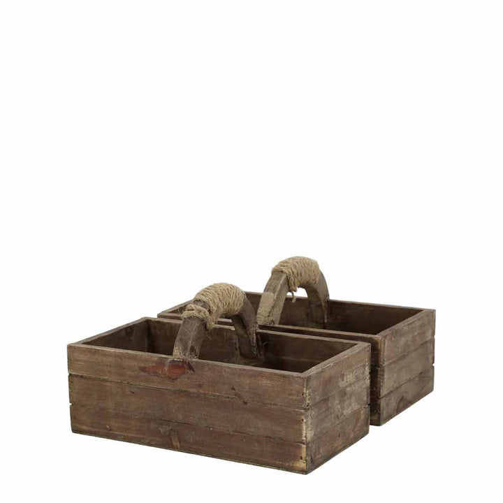 Zwei rechteckige Holzkisten mit Seilgriffen werden nebeneinander ausgestellt, bekannt als Chic Antique – Kasten mit Handgriff und 2 Kisten.