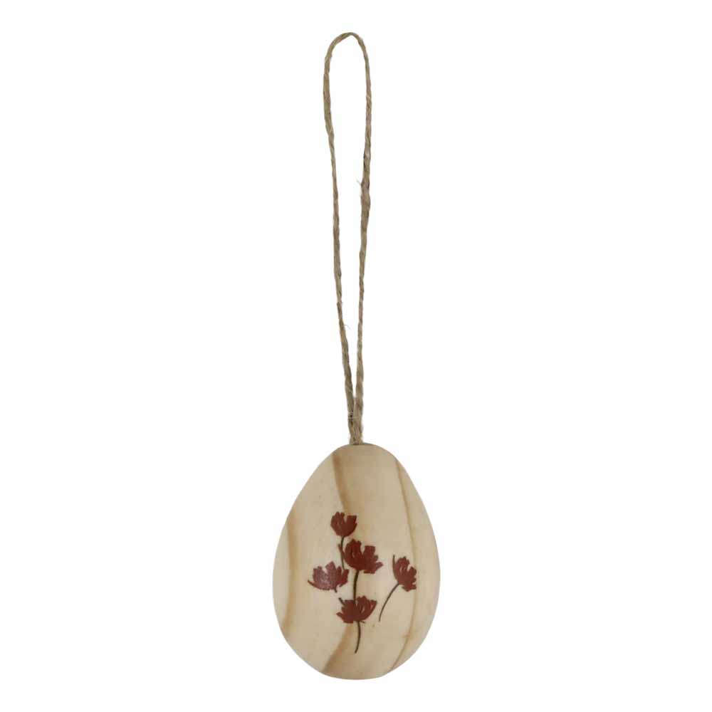 Chic Antique – Ostereie aus Holz mit Blumen, besteht aus einem eiförmigen Ornament mit einem roten Blumenmuster und einer Schnur.