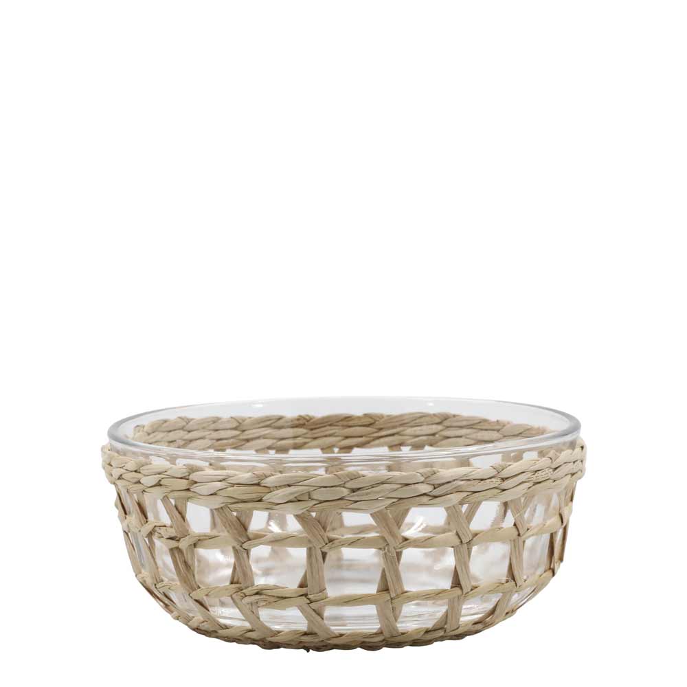 Die Chic Antique - Schüssel mit Flechtkorb besteht aus einer durchsichtigen Glasschale, die von einem hellen Weidenkorb umgeben ist, dessen Seiten und Rand wunderschön geflochten sind.