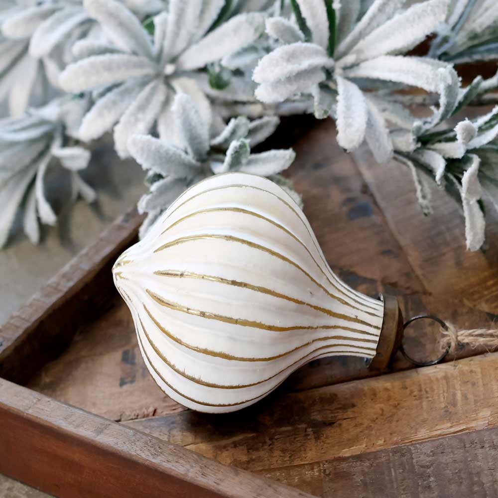 Chic Antique - Weihnachtskugel weiß gold zwiebelförmig