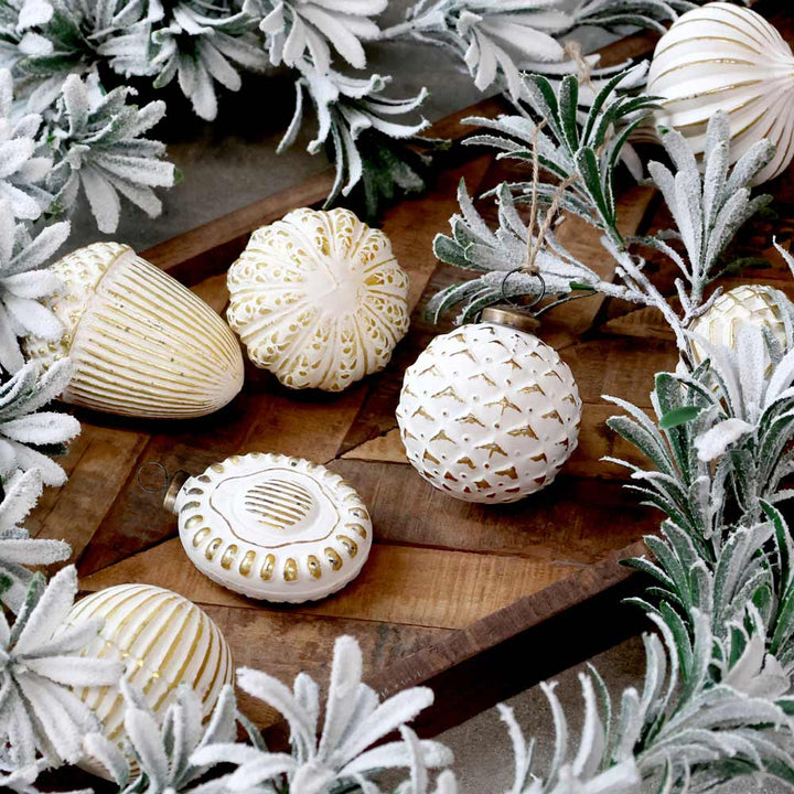 Chic Antique - Weihnachtskugel weiß gold zwiebelförmig