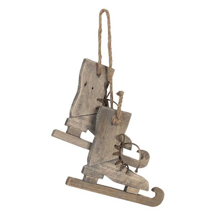 Der „Clayre & Eef – Anhänger Schlittschuhe Holz Mega 26 cm“ besteht aus rustikalen Schlittschuh-Dekorationen aus Holz, die an einem Seil hängen und mit Schnürsenkeln versehen sind.