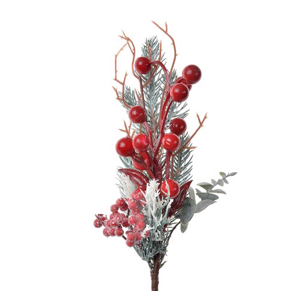 Ein dekorativer Zweig von Clayre & Eef mit roten Beeren, grünen Kiefernnadeln und bereiftem Laub, 27 cm groß.