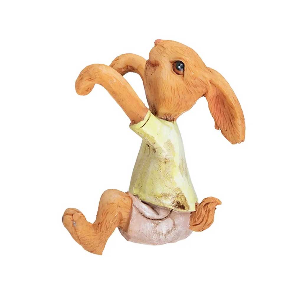Ein Clayre &amp; Eef - Hase Deko für Kante springt auf weißem Hintergrund.