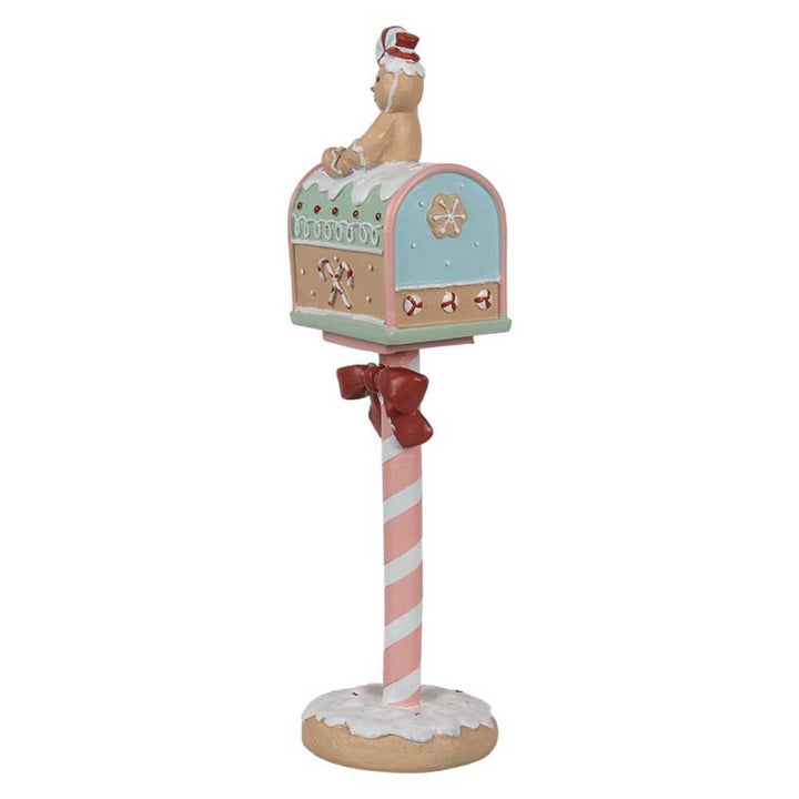 Eine festliche Weihnachtsdekoration für den Briefkasten von Clayre & Eef mit einem Lebkuchendesign mit einer Zuckerstangenstange, einer roten Schleife und einer Figur mit Weihnachtsmannmütze.