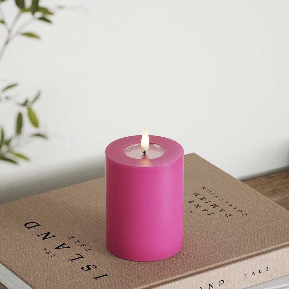 Deluxe Homeart - Stumpenkerze LED Magenta (7,5x10cm)