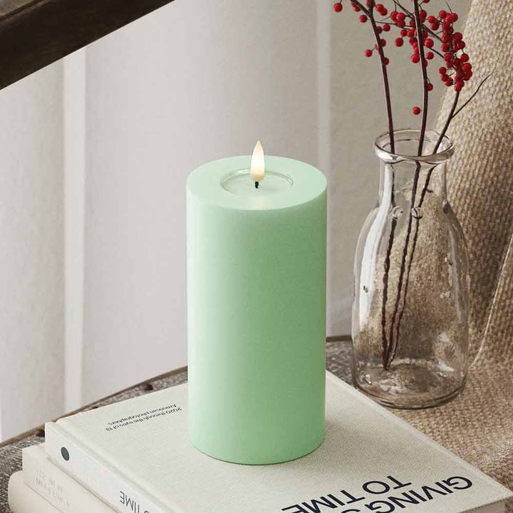 Deluxe Homeart - Stumpenkerze LED Mint (7,5x15cm)