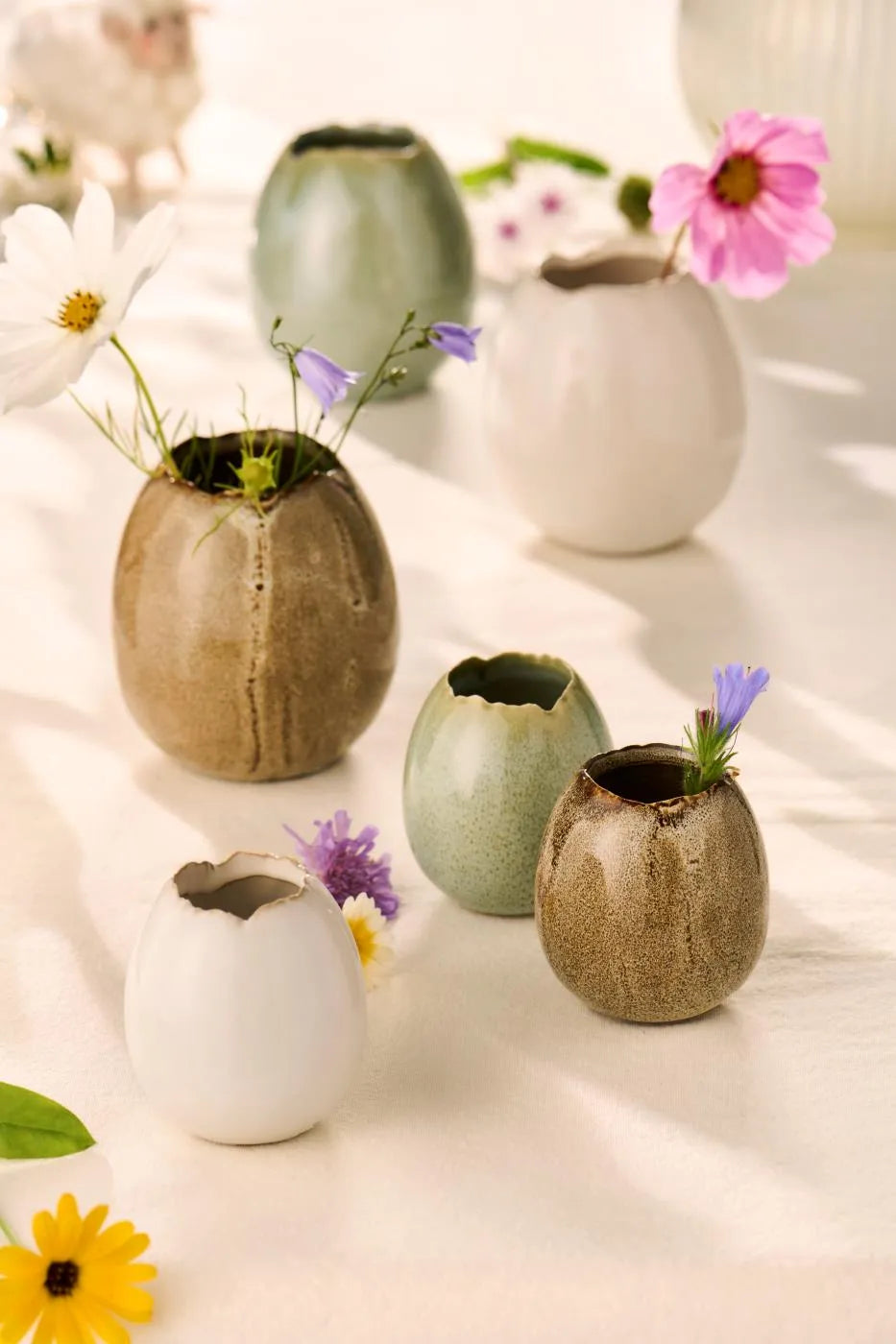 Ib Laursen - Eiförmige Minivase aus Steingut