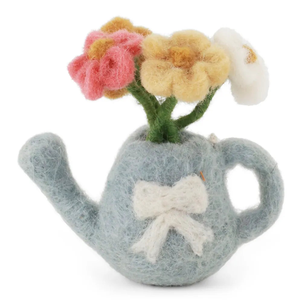 Gry & Sif - Gießkanne mit Blumen Filz Hellblau