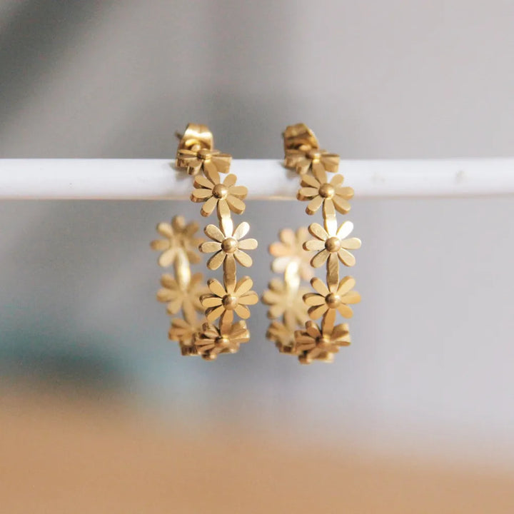 Bazou - Halbe offene Blumen-Creolen aus Edelstahl Gold