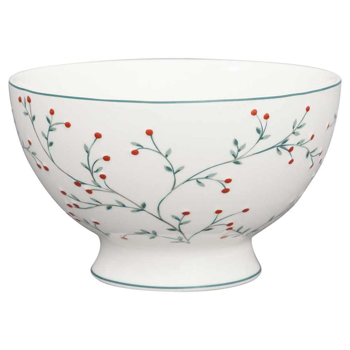 Eine weiße GreenGate - Lucie Suppenschüssel mit einem einfachen Design aus grünen, rankenartigen Stielen mit kleinen roten Beeren.