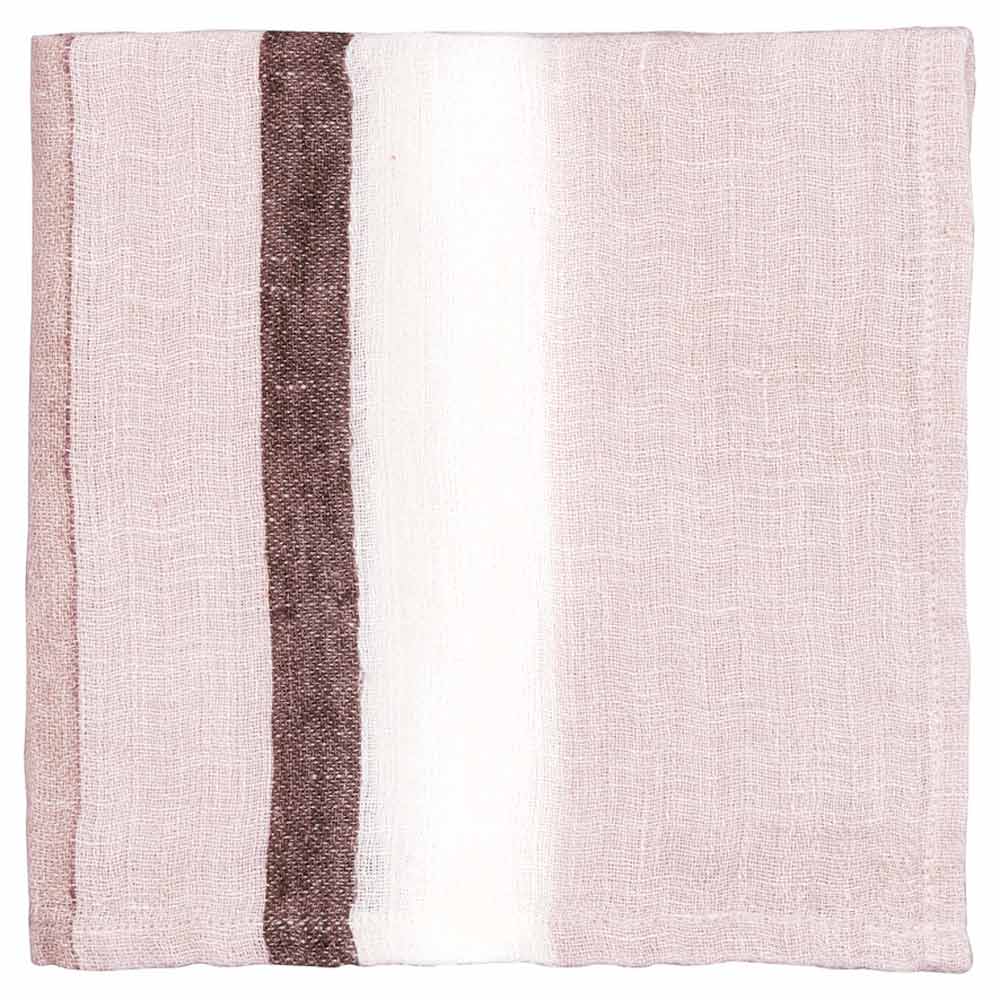 Eine GreenGate - Mannie Stoffserviette Leinen in Dusty Rose mit einer hellrosa Farbe und braunen und weißen vertikalen Streifen auf der linken Seite.