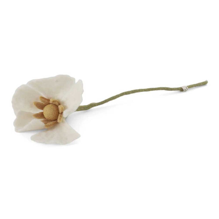 Die Gry & Sif - Mohnblume Filz ist eine einzelne künstliche weiße Blume mit einem langen grünen Stiel und einer beigen Mitte, die auf einem weißen Hintergrund dargestellt ist.