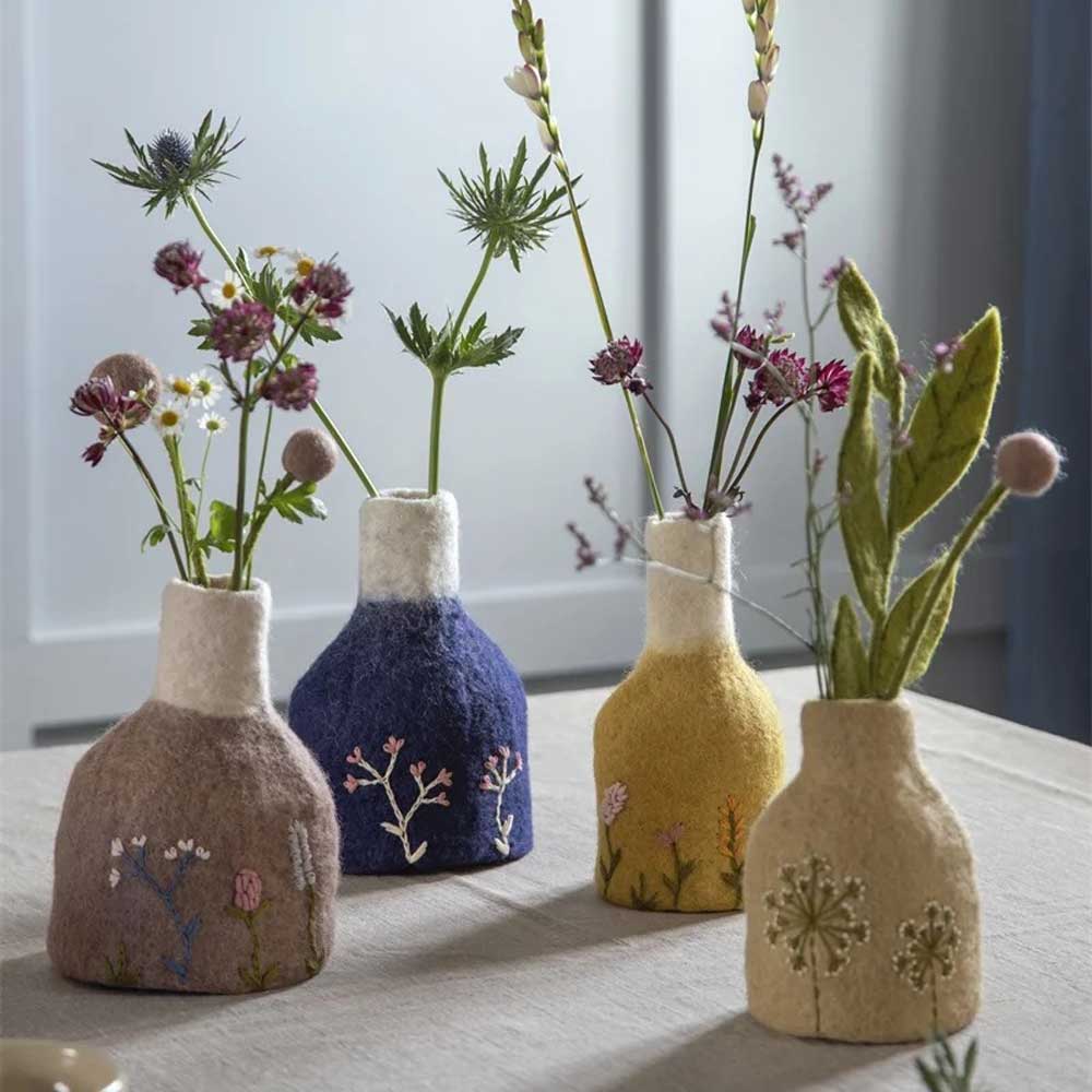 Gry & Sif - Vase Filz mit Stickerei inkl. Glas