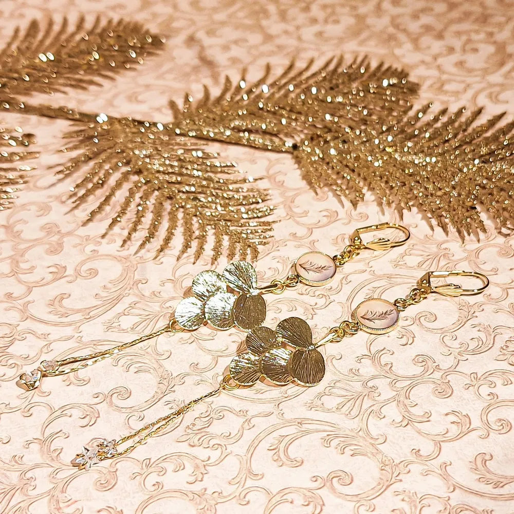 Lydée Déco - Harz-Blätter-Kette und Strass-Ohrringe