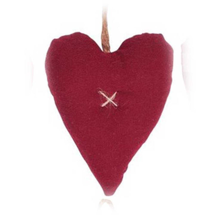 Ein Ib Laursen „Anhänger Herz Stoff My Nostalgic Christmas“-Ornament mit einem roten Stoffherz mit einem Kreuzstichdetail in der Mitte.