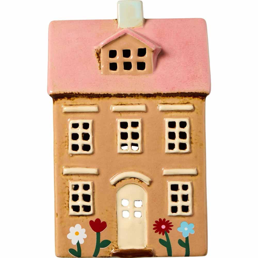 Ib Laursen - Haus für Teelicht Nyhavn mit rosa Dach, cremefarbenen Fenstern und Tür sowie Blumen am Sockel.