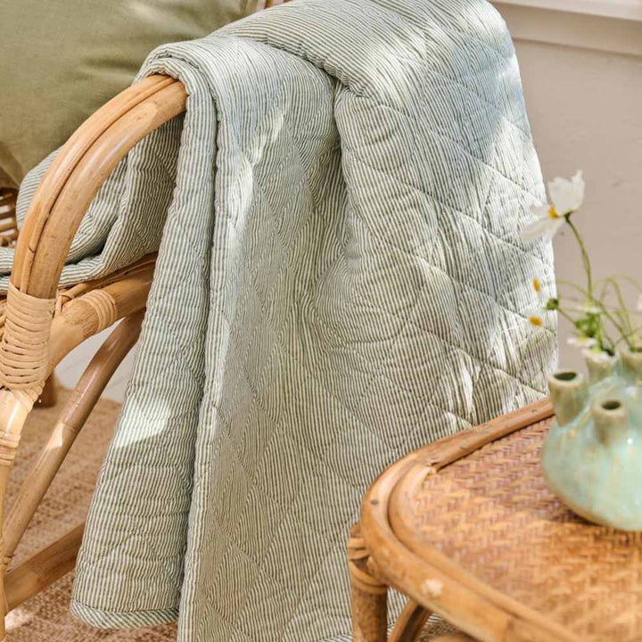 Ib Laursen - Quilt weiß/staubig grün gestreift