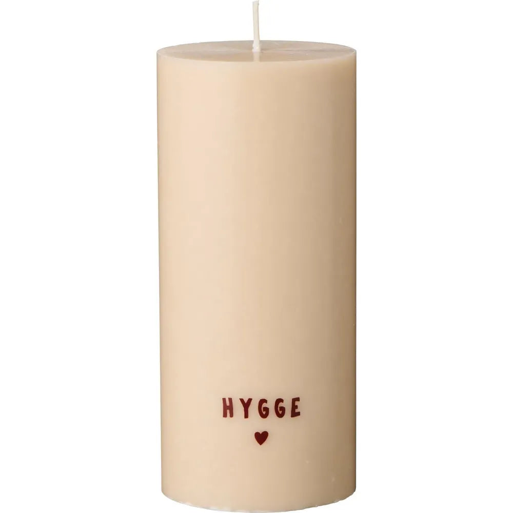 Ib Laursen - Stumpenkerze mit Hygge graunatur mit rustic brown Druck Stearin Nordisches Umweltzeichen