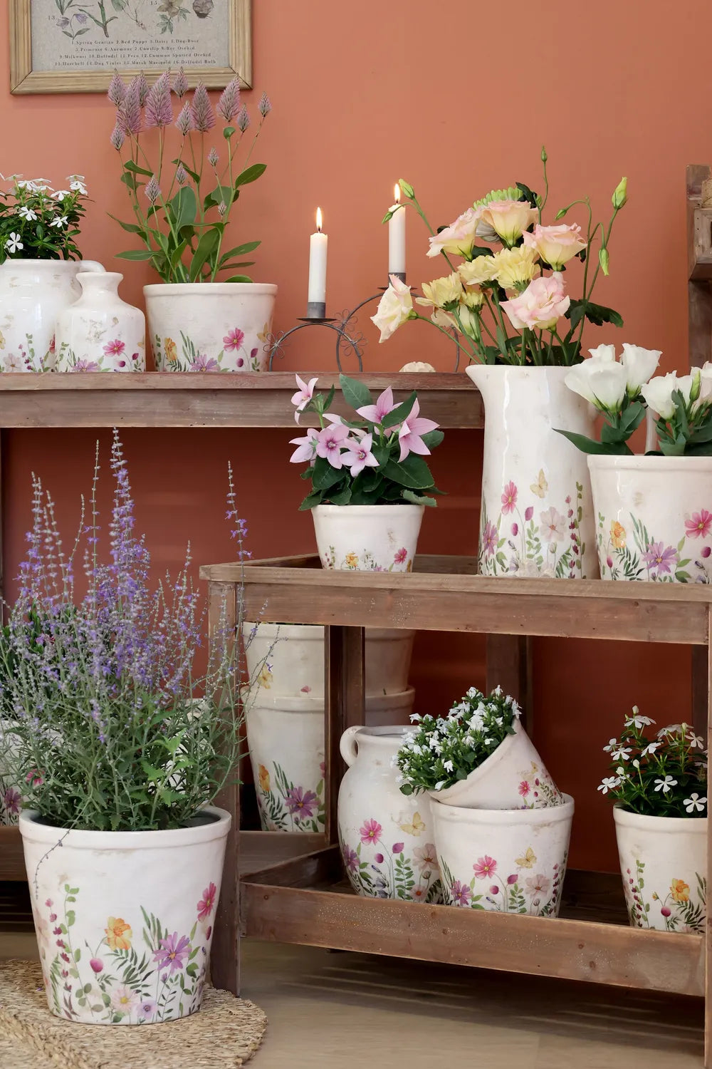 Chic Antique - Keramik Übertopf Creme mit Wiesenblumen-Motiv