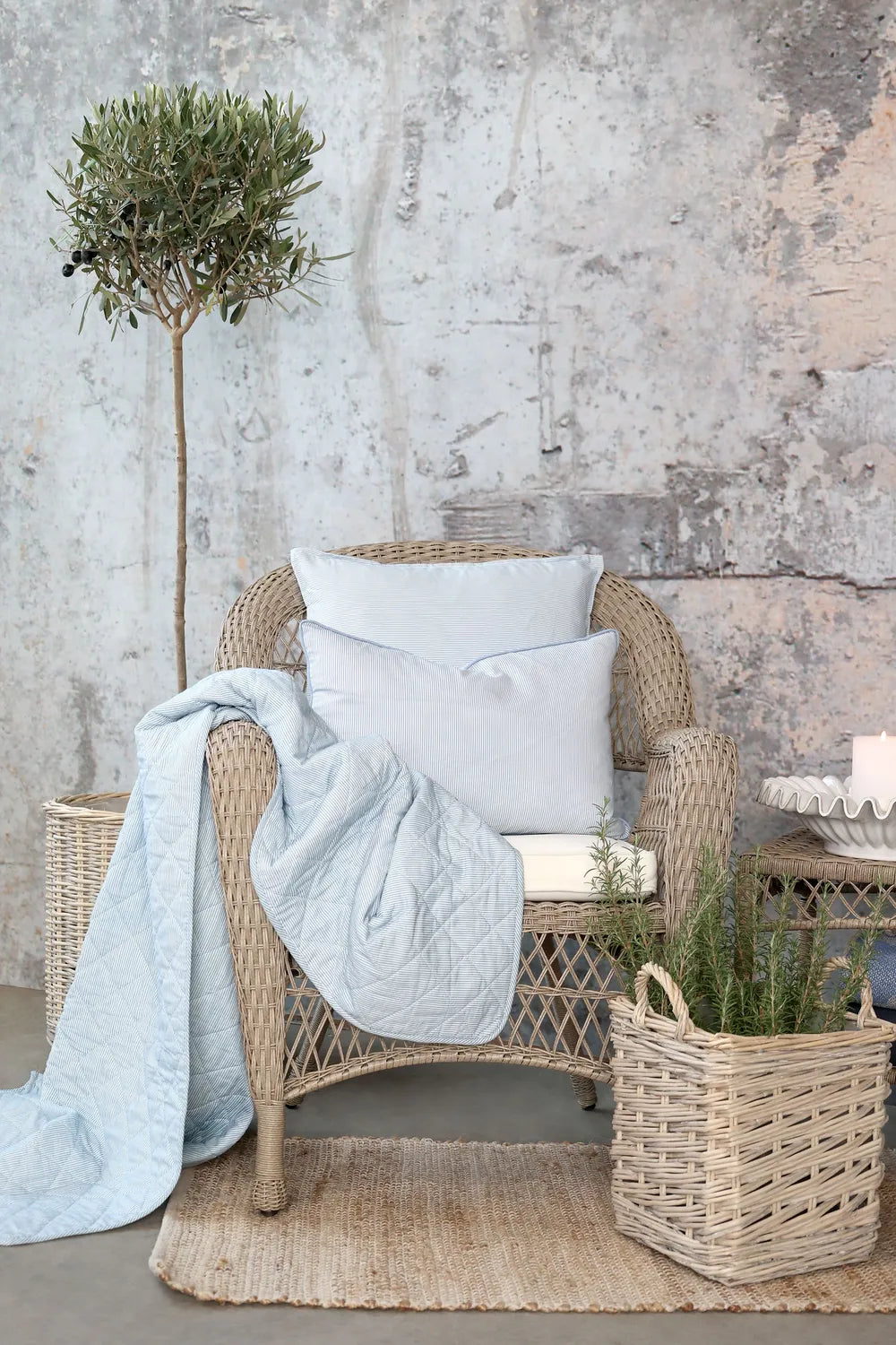 Chic Antique - Kissenhülle gestreift Sky Blue/Weiß 50x35 cm