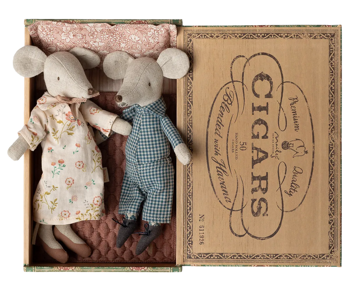 Maileg - Oma und Opa Mäuse in Zigarrenbox