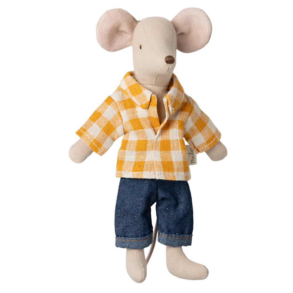 Papa Maus von Maileg trägt ein gelb kariertes Hemd und blaue Jeans.
