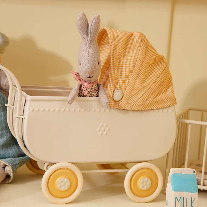 Maileg - Puppenhaus Kinderwagen aus Metall weiß-gelb