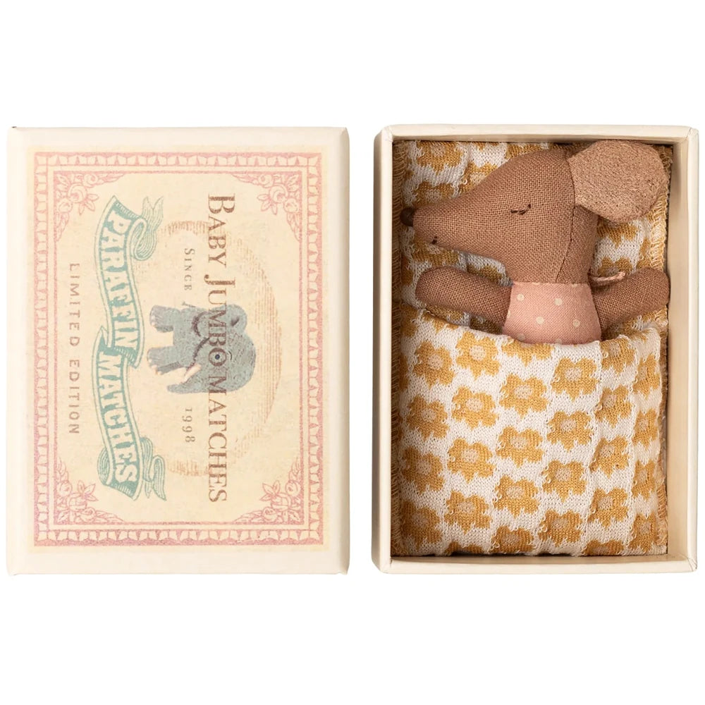 Maileg - Schläfrige Babymaus in Matchbox