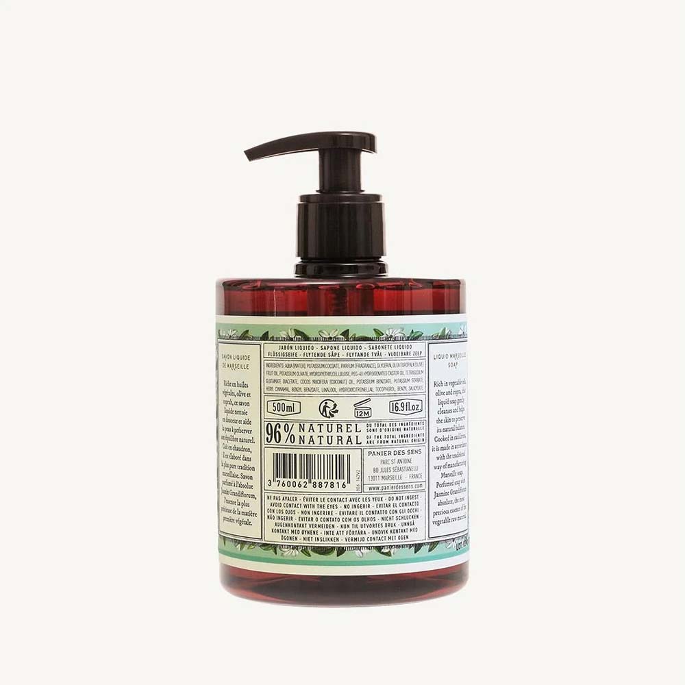 Eine Pumpflasche Panier des Sens – Marseiller Flüssige Handseife Jasmin 500 ml mit kastanienbraunem Korpus und grünem Etikett. Das Etikett enthält einen Text mit Angaben zu Inhaltsstoffen und Produktinformationen.