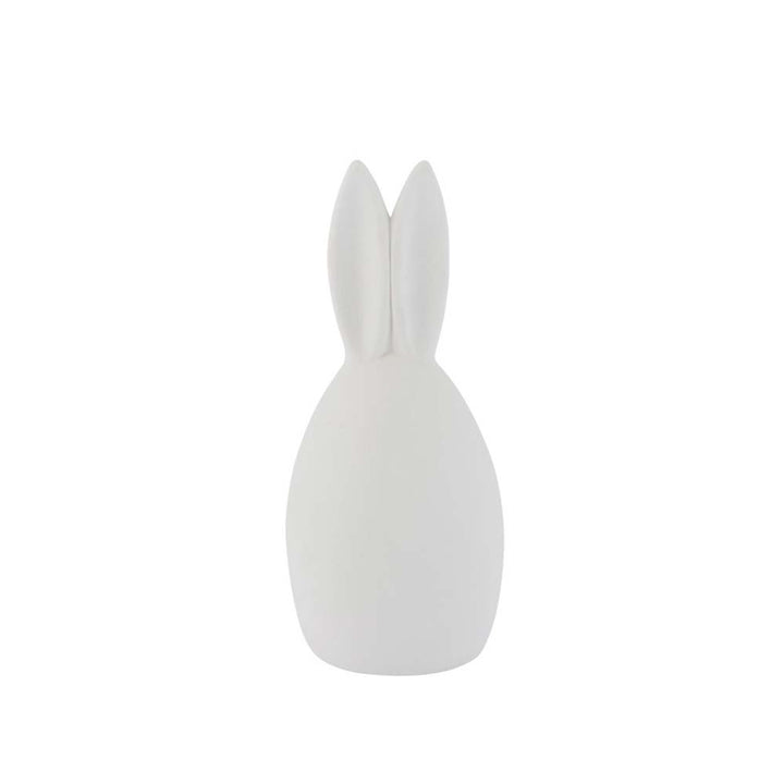 Die Storefactory-Skulptur „Hase Emma“ zeigt ein Kaninchen von hinten und betont seine markanten Ohren und seinen glatten, runden Körper in einem minimalistischen weißen Design.