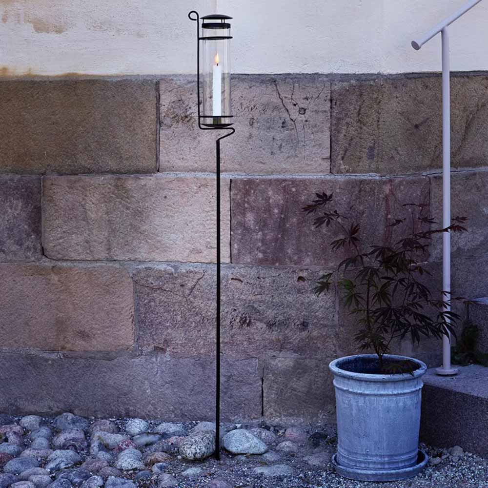 Strömshaga - Laterne Sonja auf Gartenspiess
