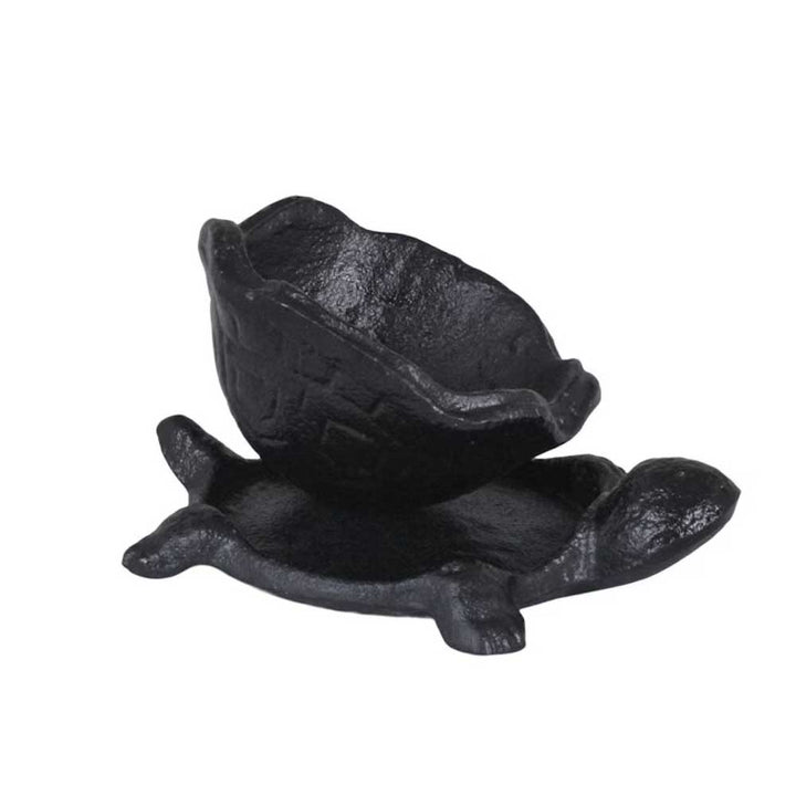 Eine dekorative Schale von Strömshaga mit schildkrötenförmigem Sockel aus schwarzem Gusseisen.