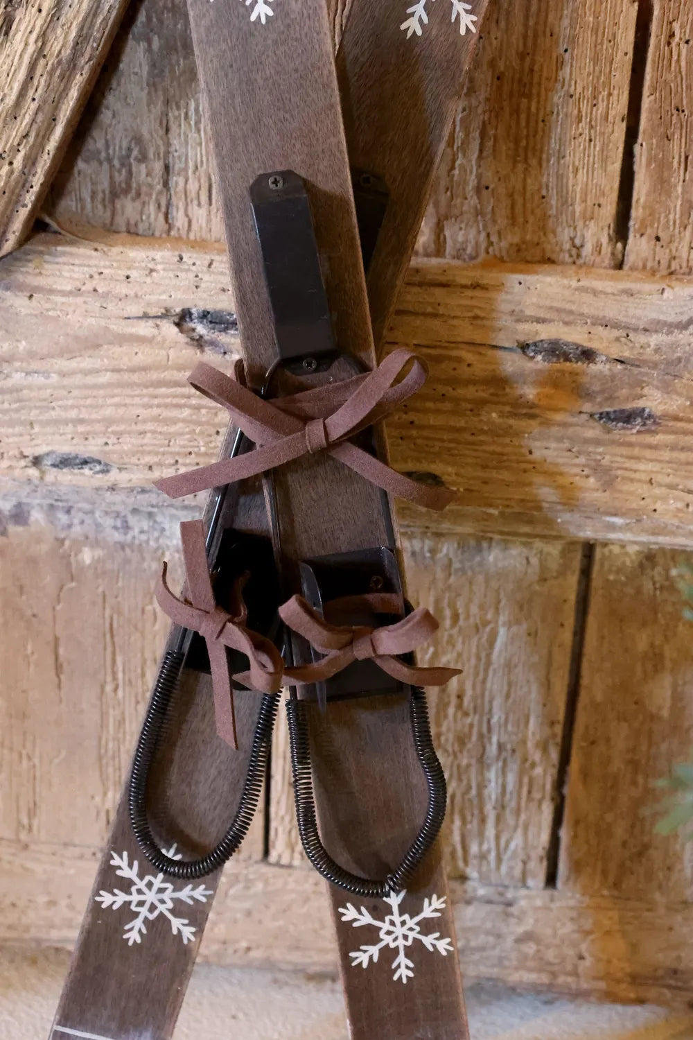 Chic Antique Weihnachtsdeko Ski Kiefernholz Vintage