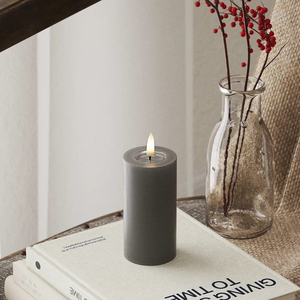Deluxe Homeart LED Kerze Blockkerze Real Flame Grau