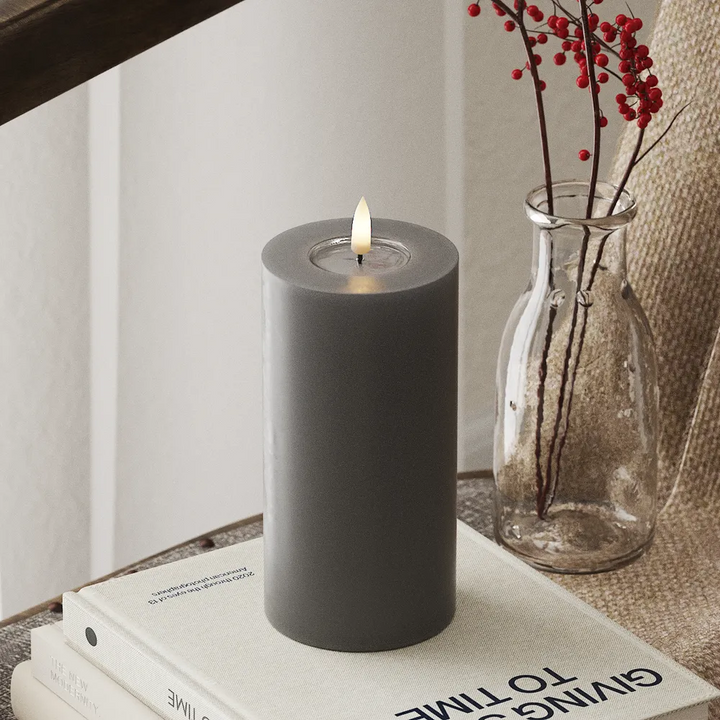 Deluxe Homeart LED Kerze Blockkerze Real Flame 15 cm