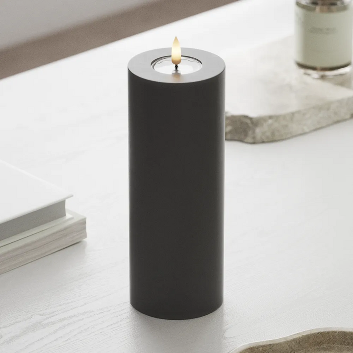 Deluxe Homeart LED-Blockkerze in Grau mit 3D-Flamme
