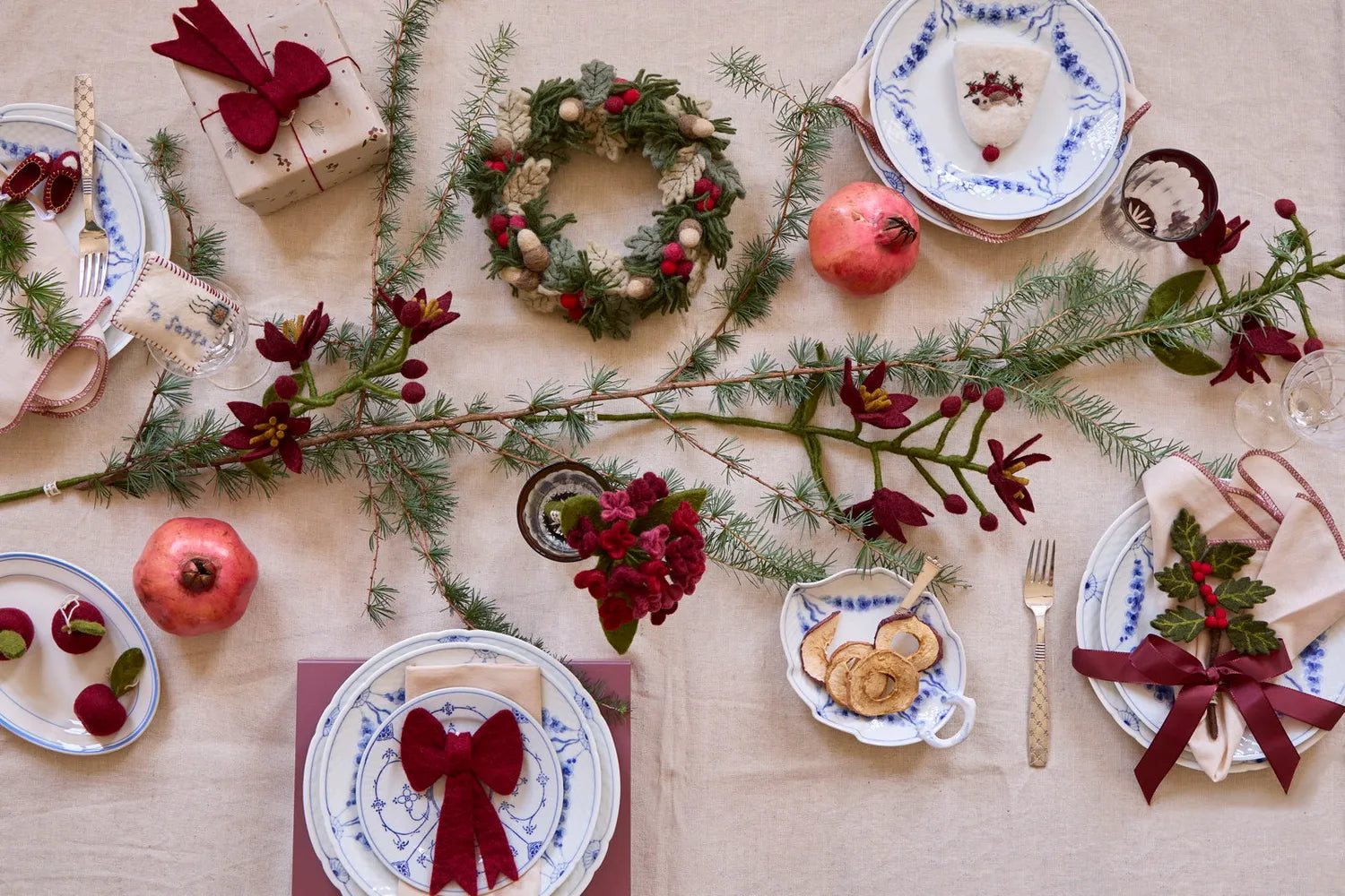 Gry & Sif Dekokranz Weihnachtskranz Filz Beeren Grün