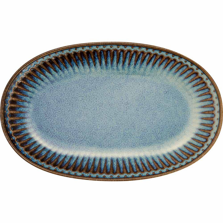 GreenGate - Alice Servierplatte mit blau glasierter Mitte und braun strukturiertem Rand.