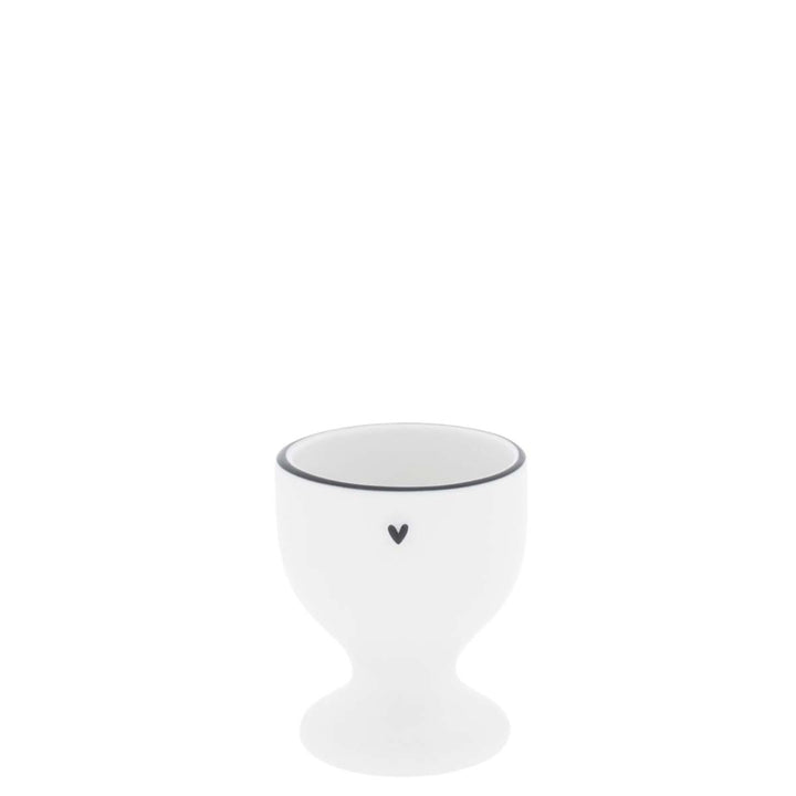 Bastion Collections - Eierbecher mit Fuß Little Heart schwarz mit kleinem Herzdesign auf isoliertem Hintergrund.