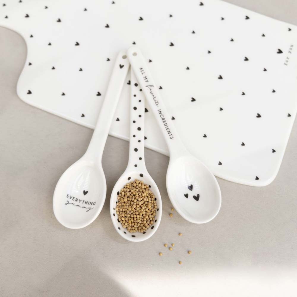 Bastion Collections - Löffel Favorit Ingredients Hearts für Müsli oder Vorratsdosen lang Messlöffel in Schwarz und Weiß gefertigt mit Porzellan-Verarbeitung.
