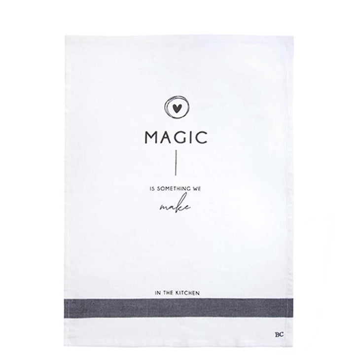 Ein Geschirrtuch mit der Aufschrift „Magic Bastion Collections – Geschirrtuch Magic“ ist etwas, das wir in der Küche herstellen.