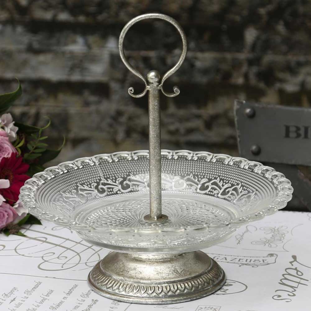 Chic Antique - Etagere mit einer Glasschüssel