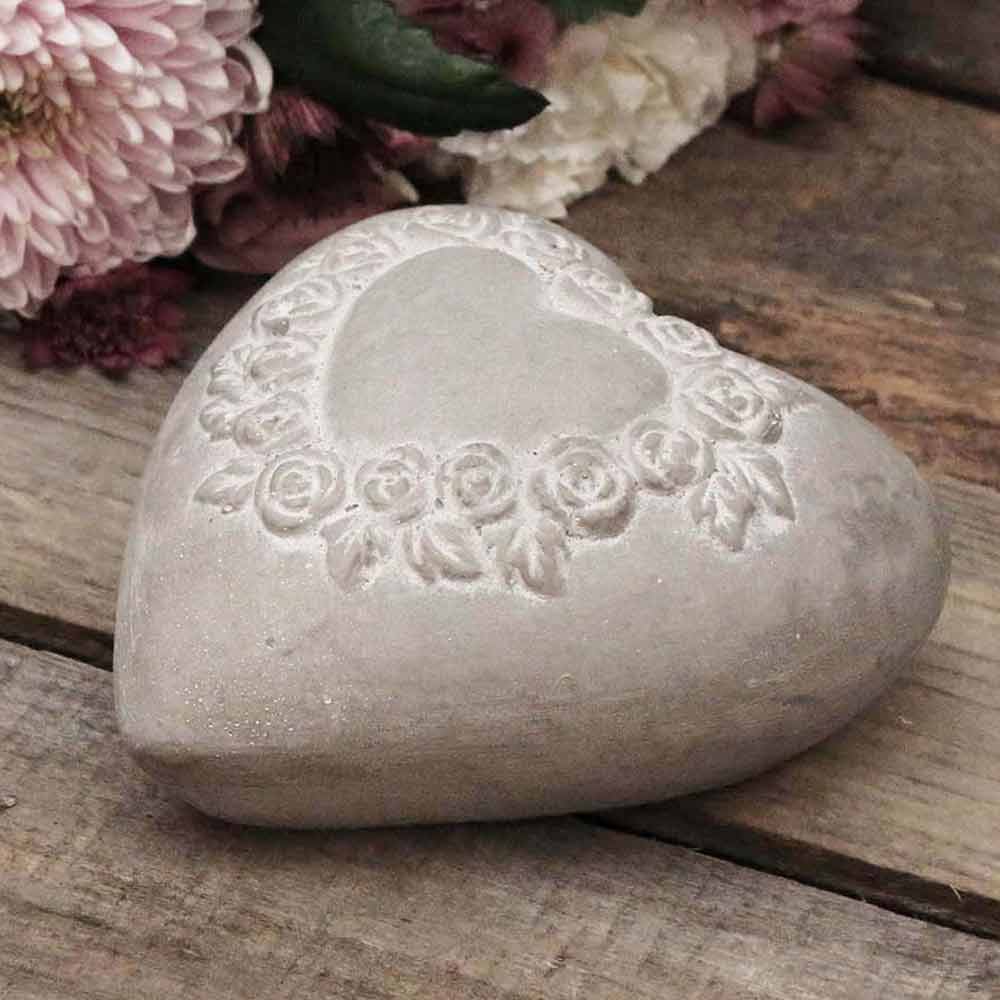 Chic Antique - Steinherz mit Rosenmuster